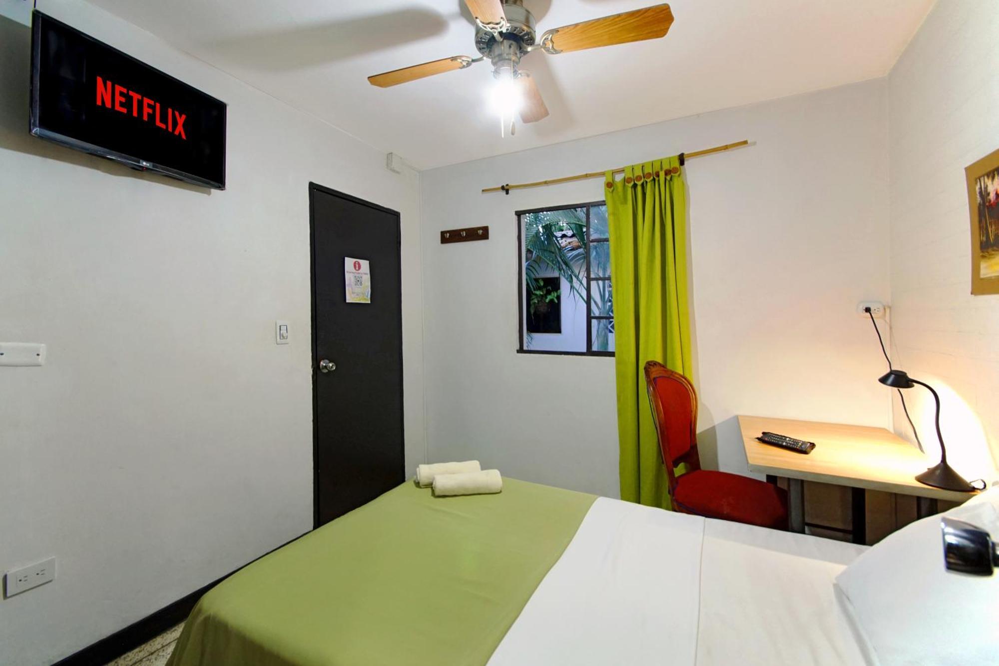 Ding-Dong Hostel Cali Exteriör bild